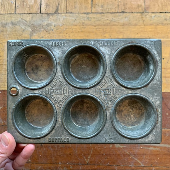 VTG George Urban Milling Co Up and Up Self Rising Cake Flour Premium Muffin Tin - Picture 2 of 10
